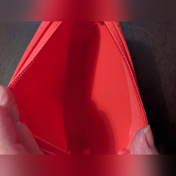 Havaianas Coral Wristlet - Picture 2 of 3